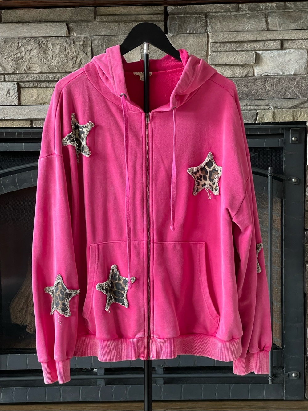 Oddi Leopard Printed Star Patch Top in Washed Fuchsia